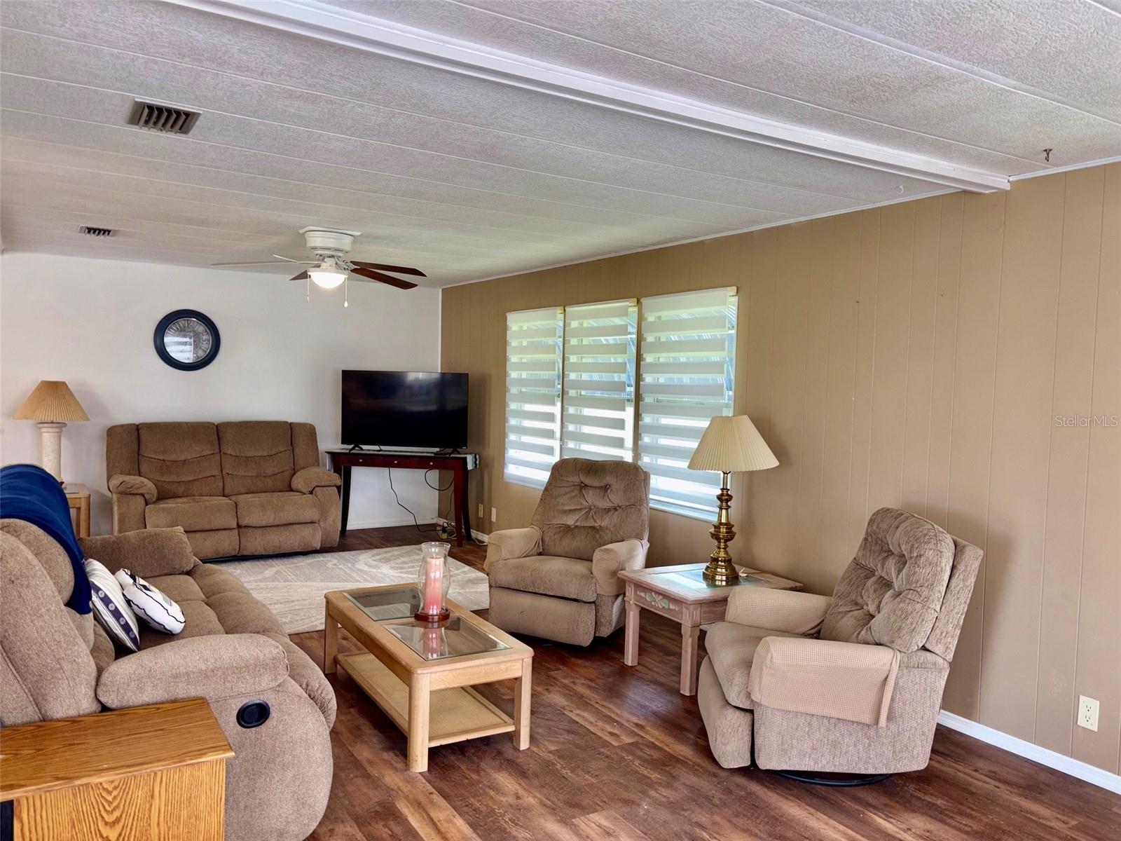 Image 14 of 62 For 413 Cervina Drive N