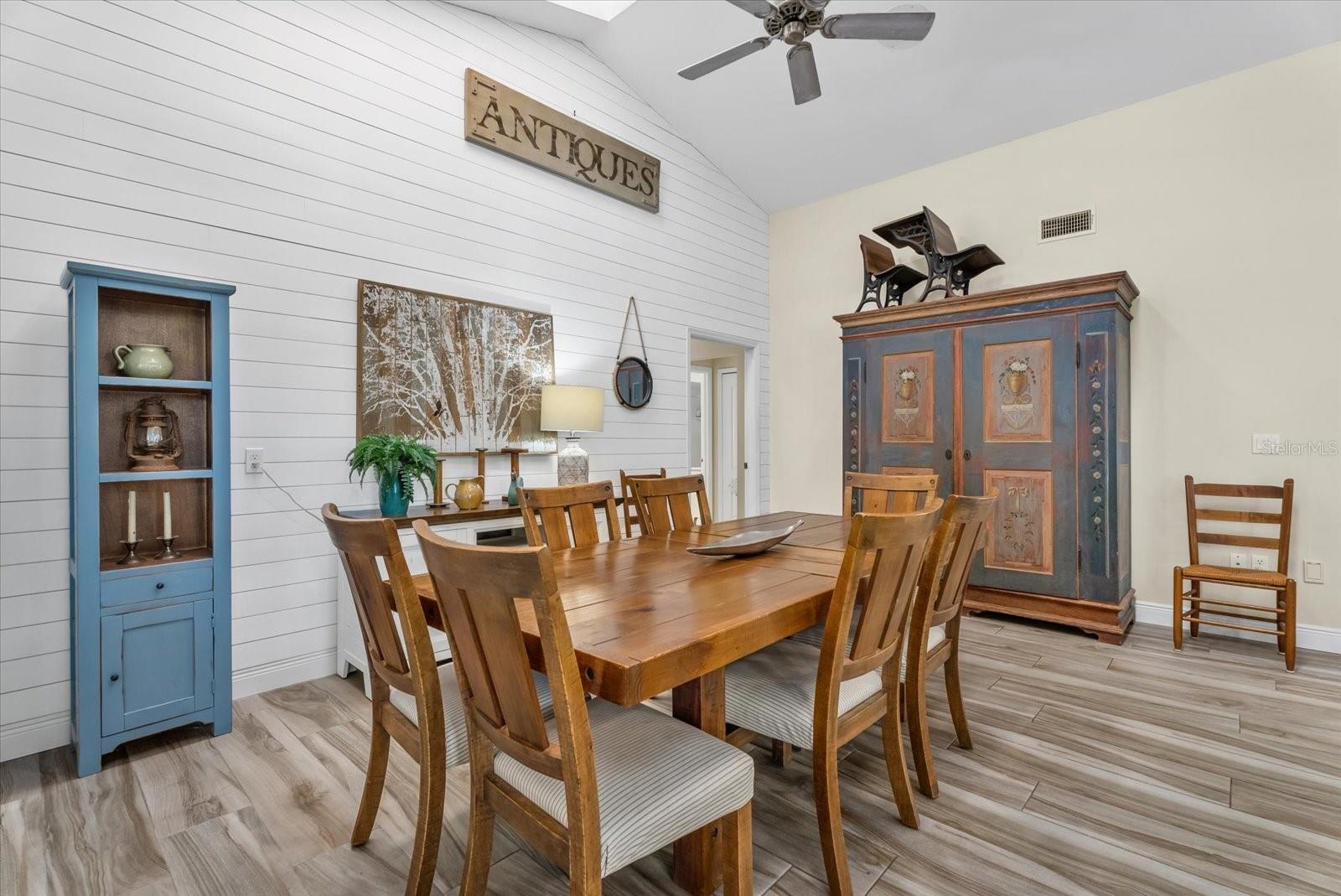 Image 11 of 41 For 550 Silk Oak Drive