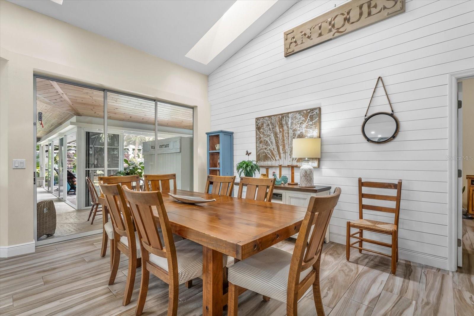 Image 12 of 41 For 550 Silk Oak Drive