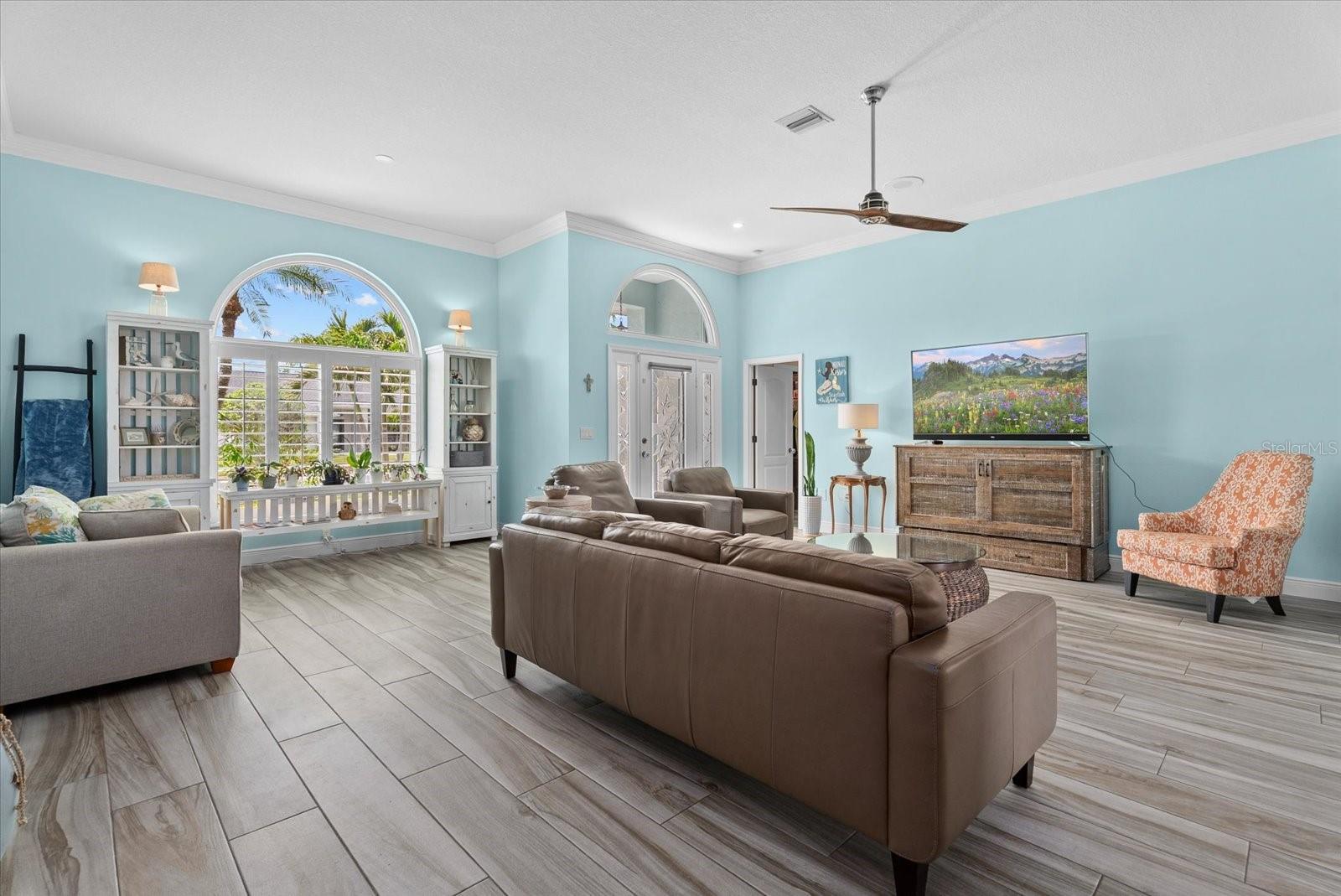 Image 15 of 41 For 550 Silk Oak Drive