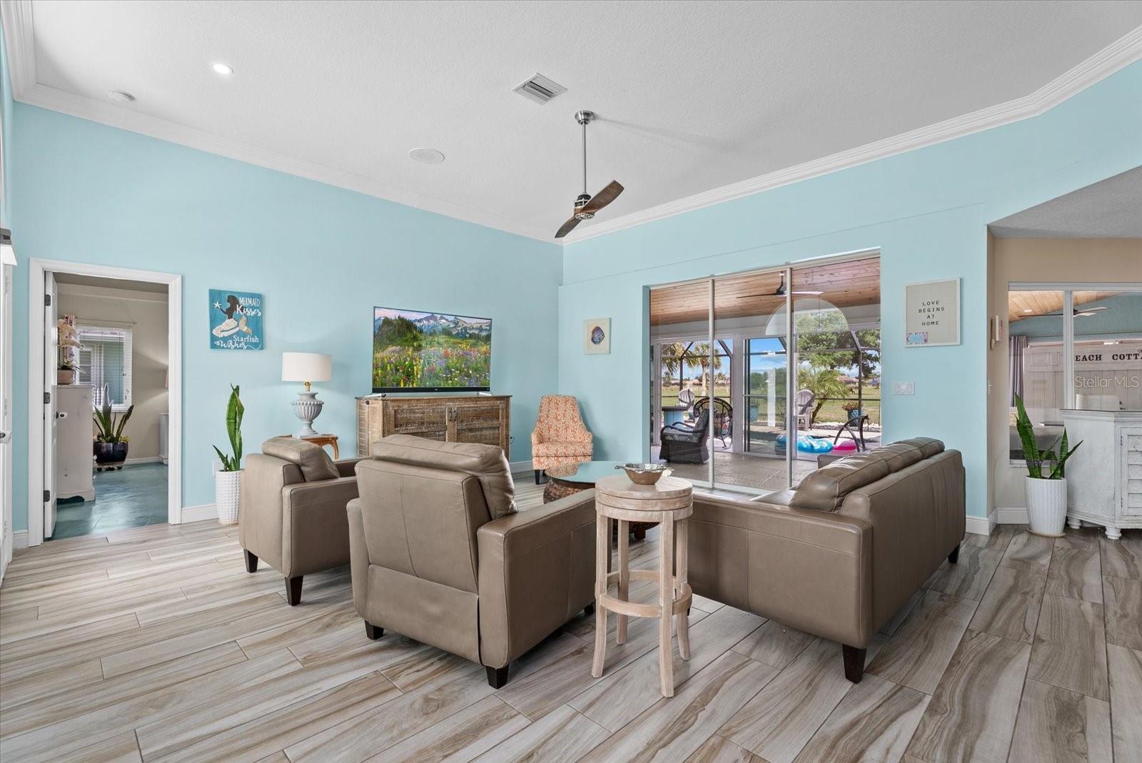 Image 17 of 41 For 550 Silk Oak Drive
