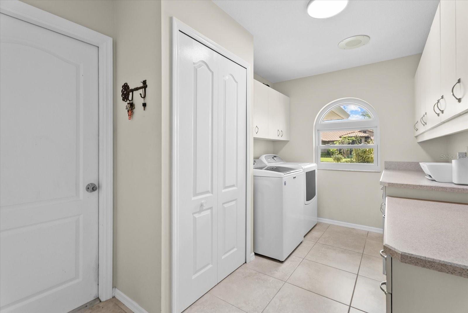 Image 19 of 41 For 550 Silk Oak Drive