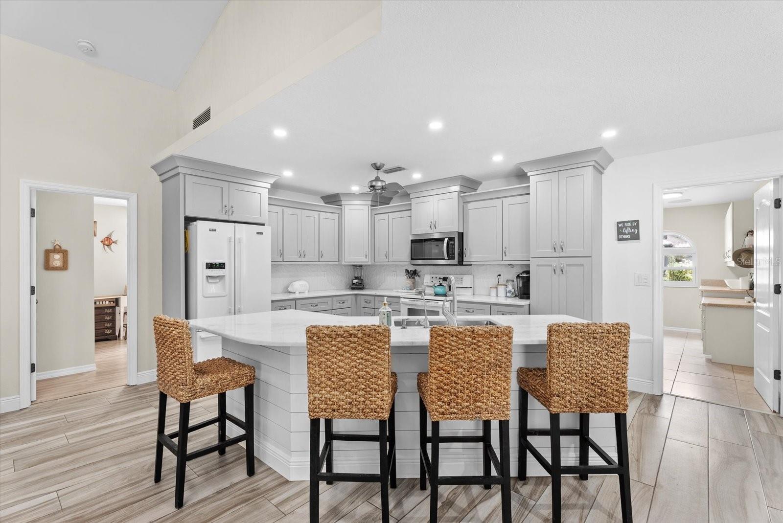 Image 3 of 41 For 550 Silk Oak Drive