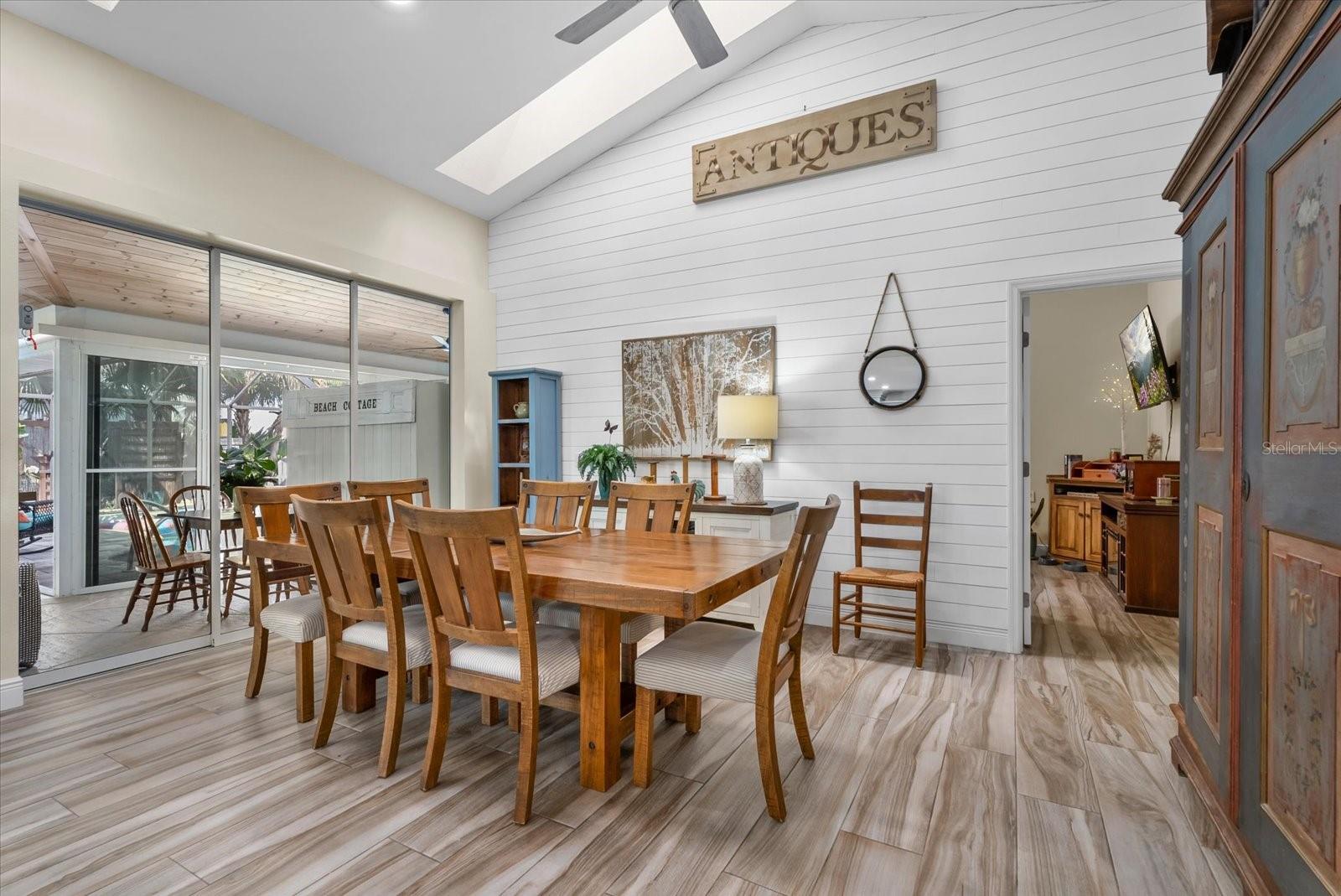 Image 4 of 41 For 550 Silk Oak Drive