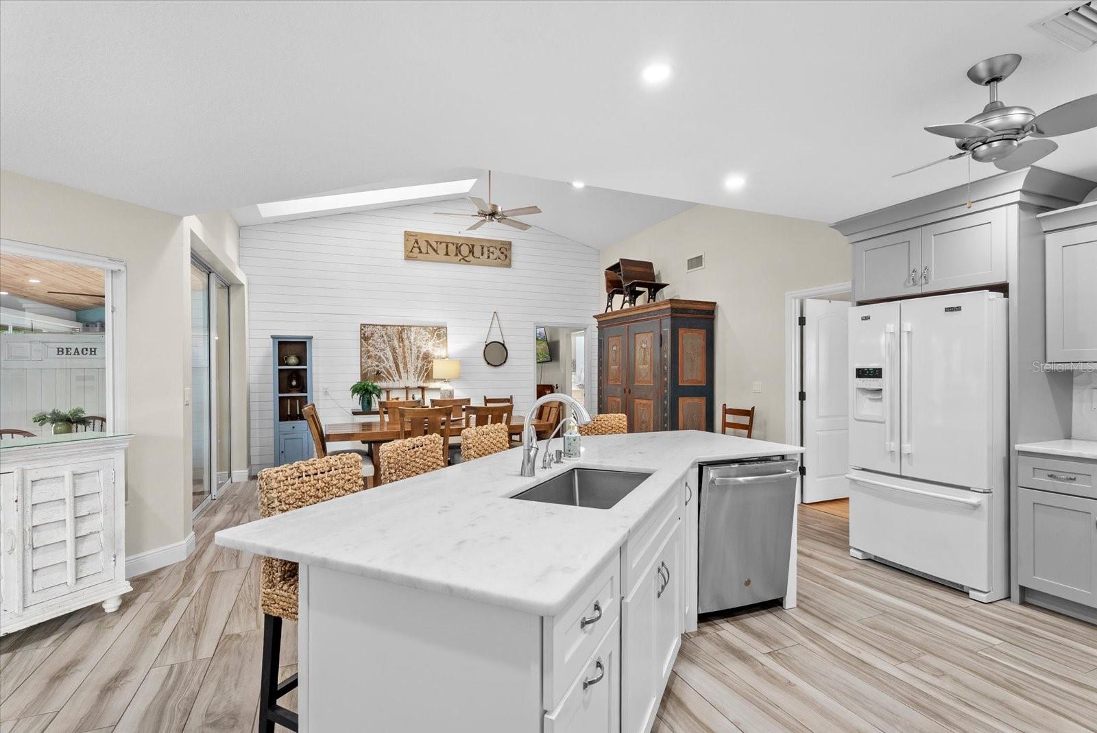 Image 8 of 41 For 550 Silk Oak Drive