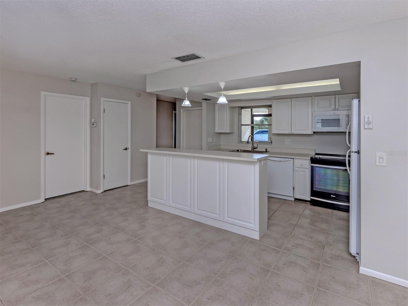 Image 16 of 60 For 6108 Green View Drive 143