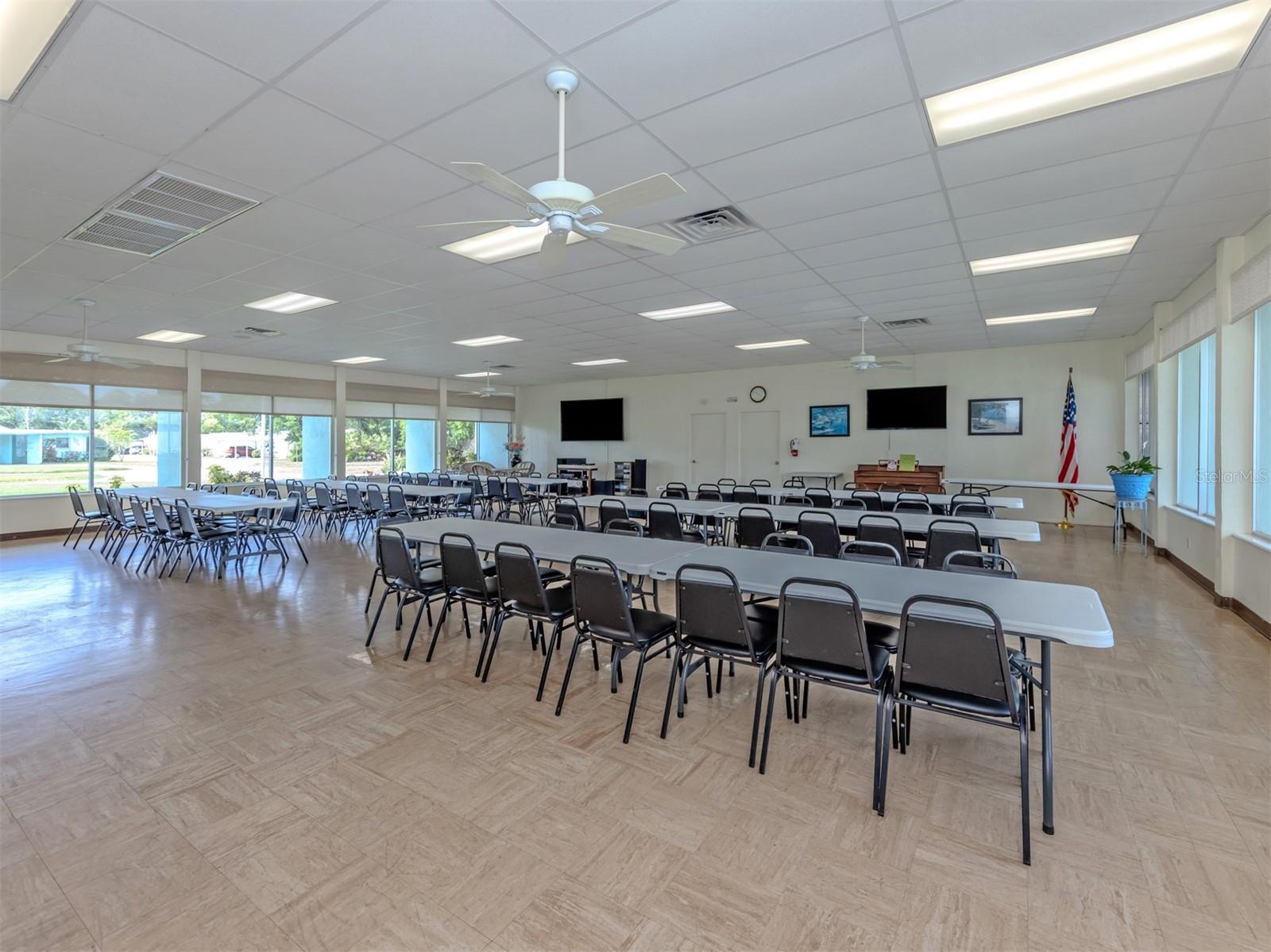 Image 35 of 60 For 6108 Green View Drive 143