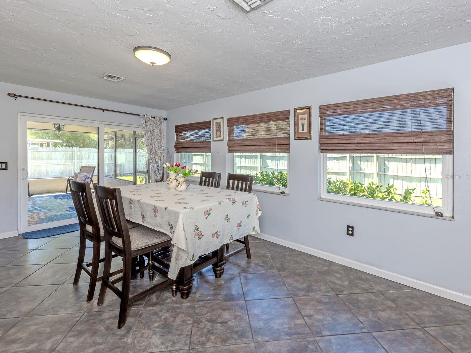 Image 13 of 43 For 2972 Argyle Road