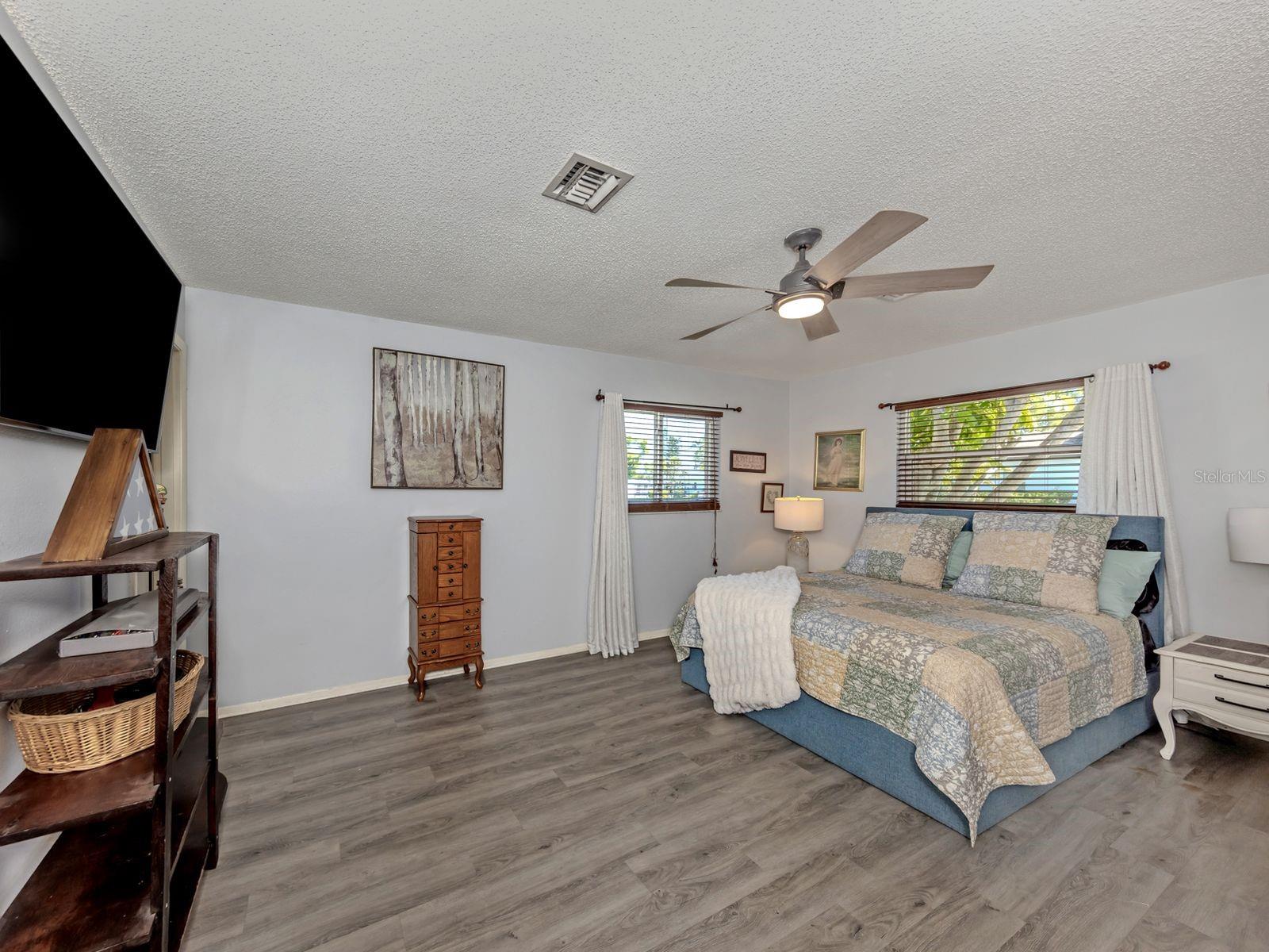 Image 17 of 43 For 2972 Argyle Road