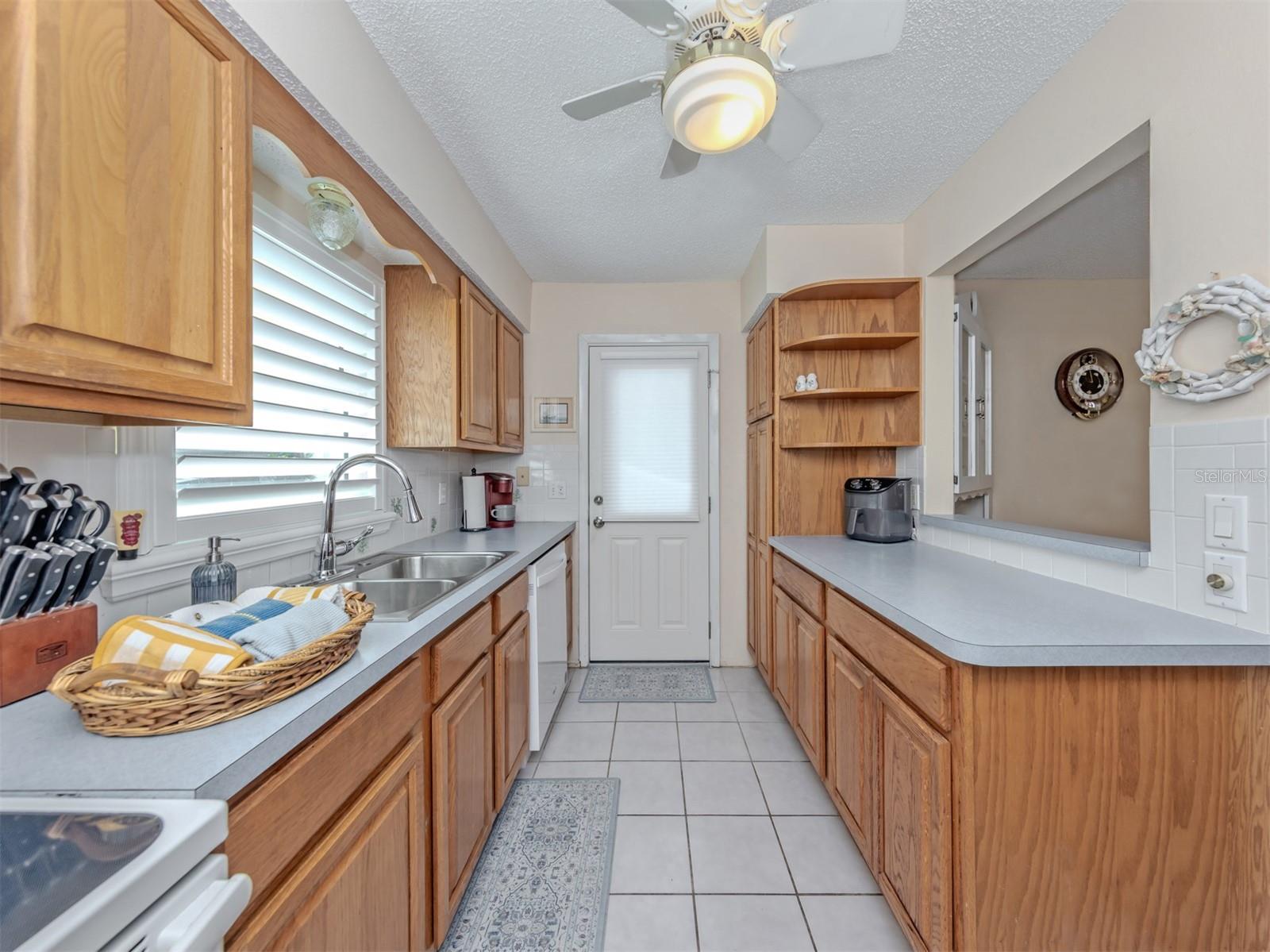 Image 17 of 35 For 414 Circlewood Drive H2