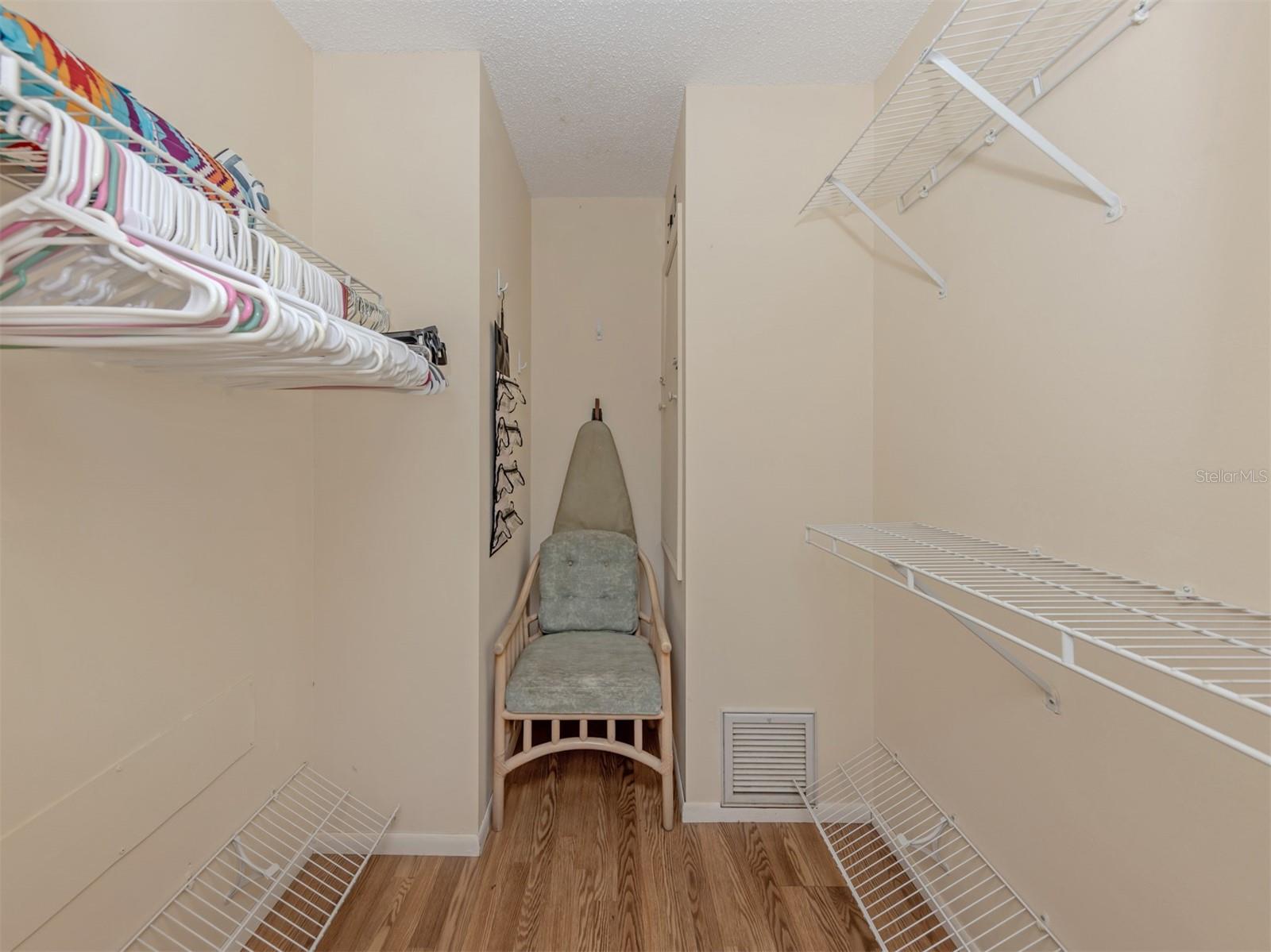 Image 25 of 35 For 414 Circlewood Drive H2