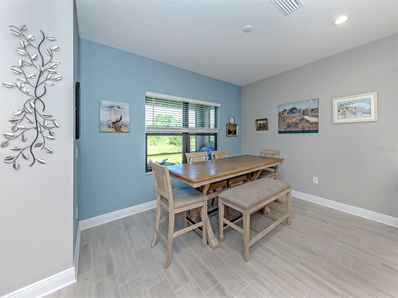 Image 28 of 92 For 390 Ariano Avenue