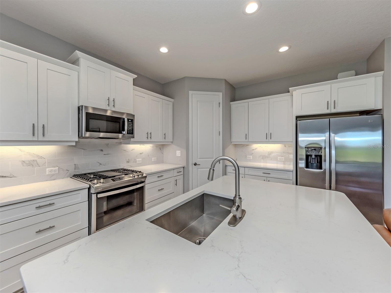 Image 4 of 92 For 390 Ariano Avenue