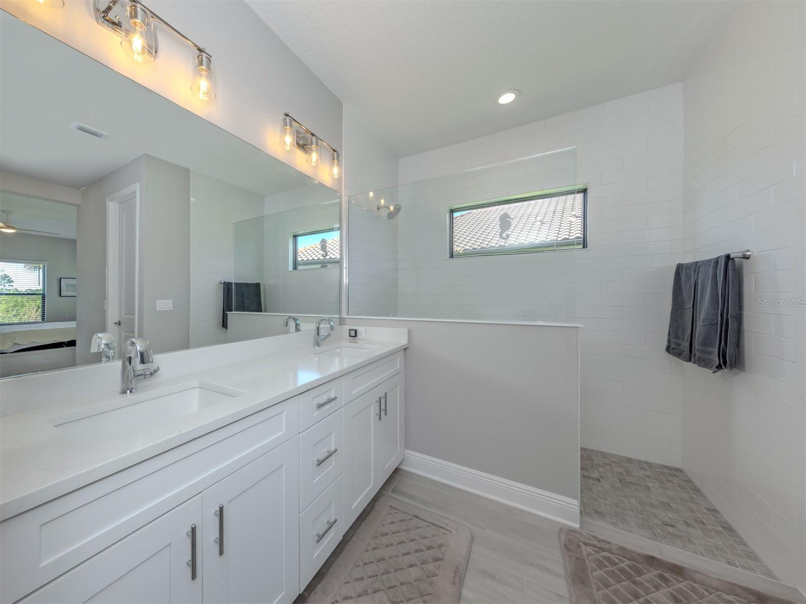 Image 8 of 92 For 390 Ariano Avenue