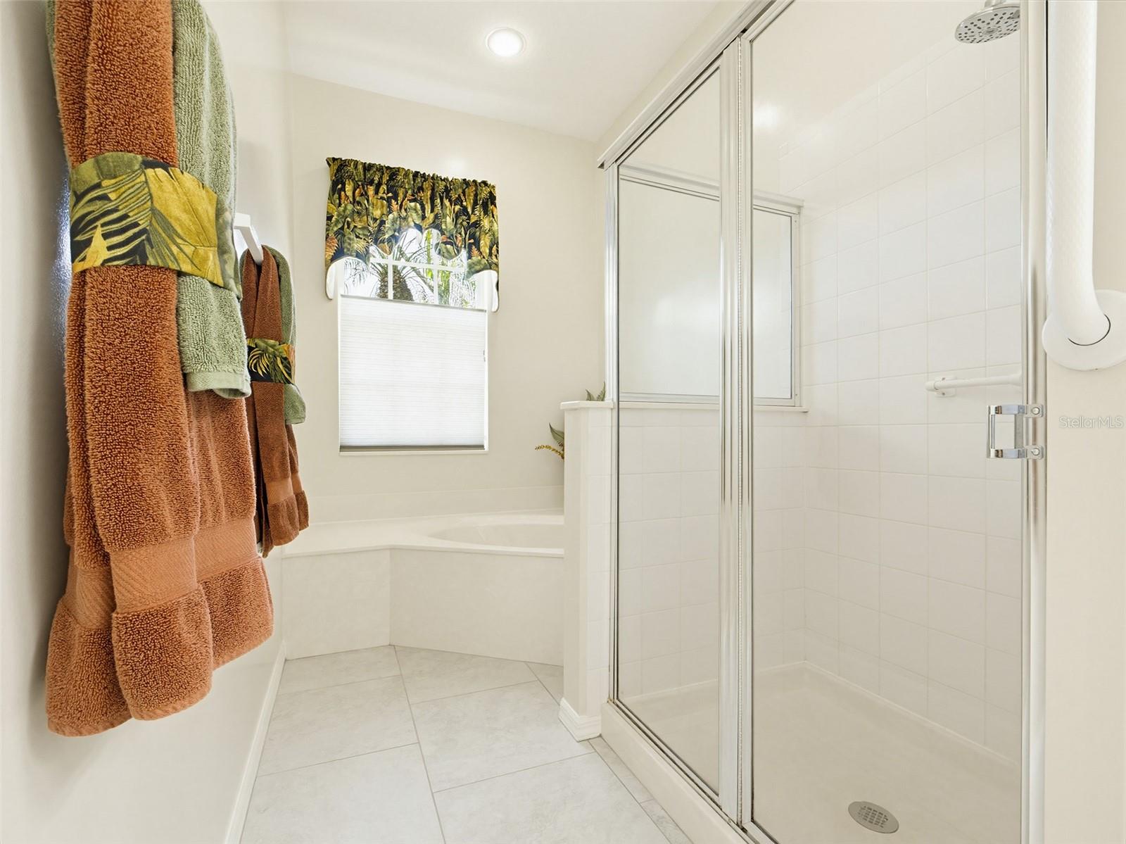 Image 13 of 28 For 865 Tartan Drive 2