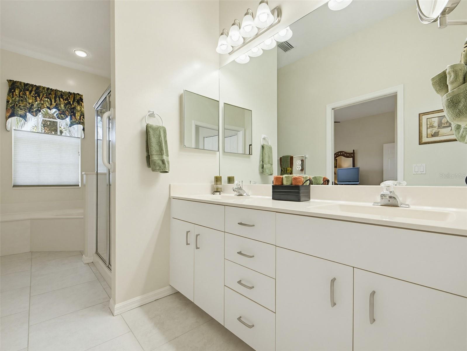 Image 14 of 28 For 865 Tartan Drive 2