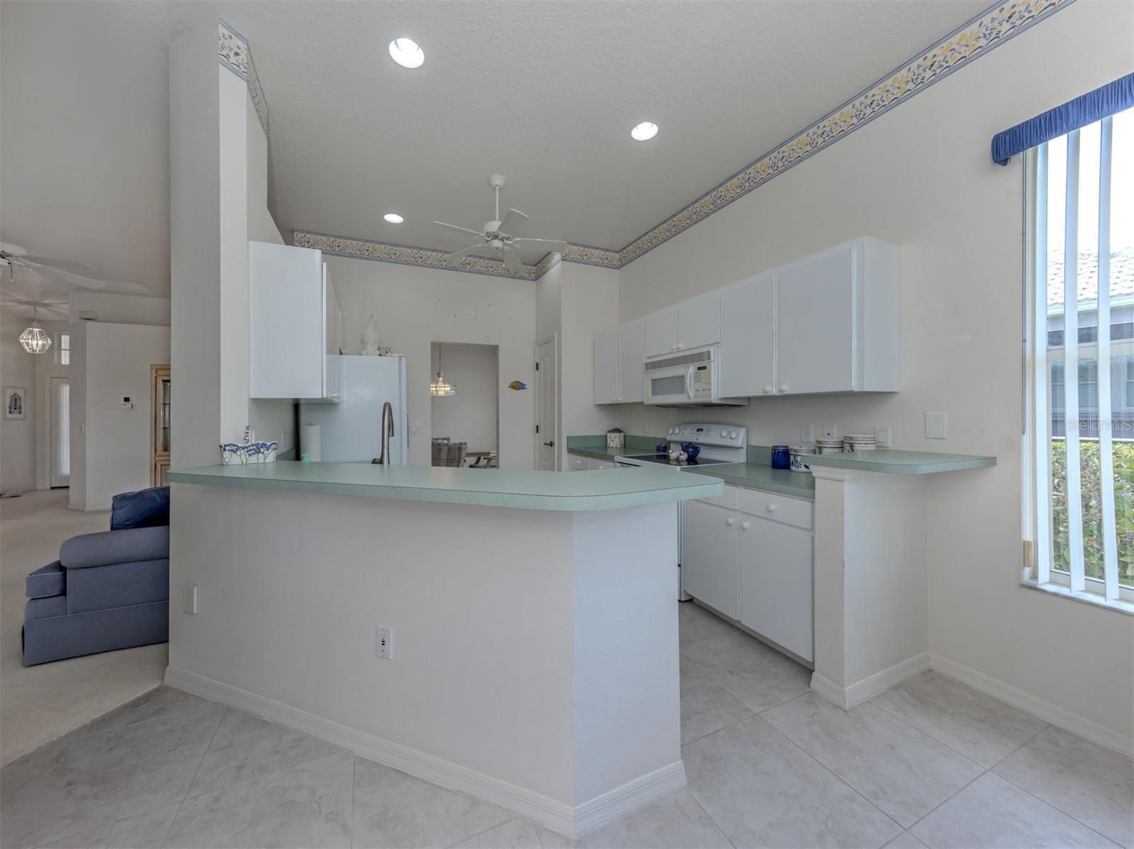 Image 11 of 50 For 737 Pond Lily Way