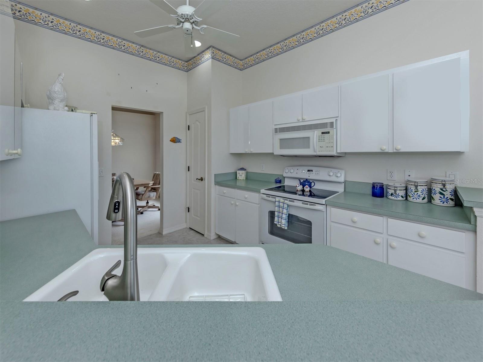 Image 12 of 50 For 737 Pond Lily Way