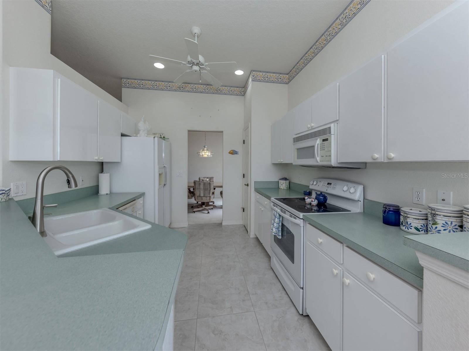 Image 13 of 50 For 737 Pond Lily Way