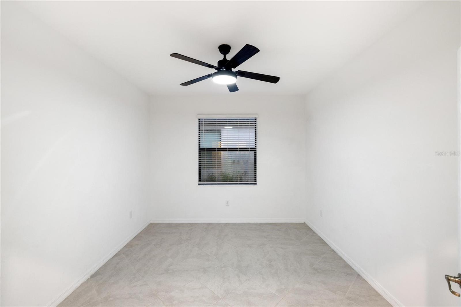 Image 7 of 45 For 19729 Fishhawk Trail