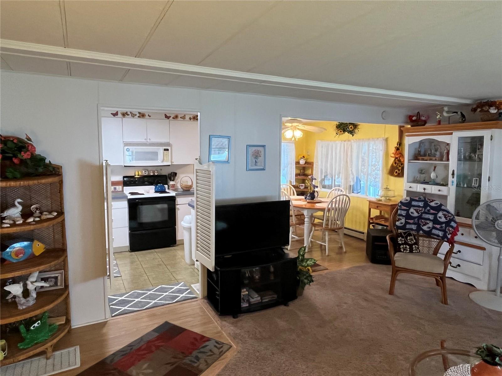 Image 10 of 38 For 206 Roma Road