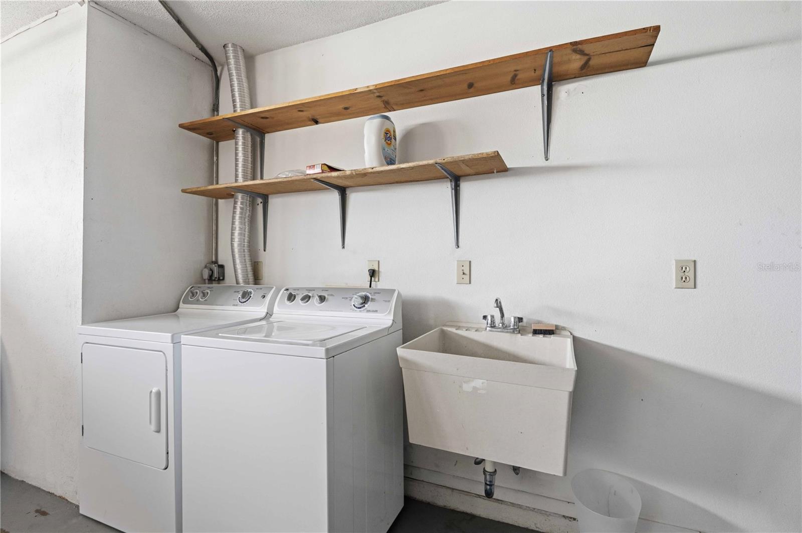 Image 38 of 49 For 123 Altair Road