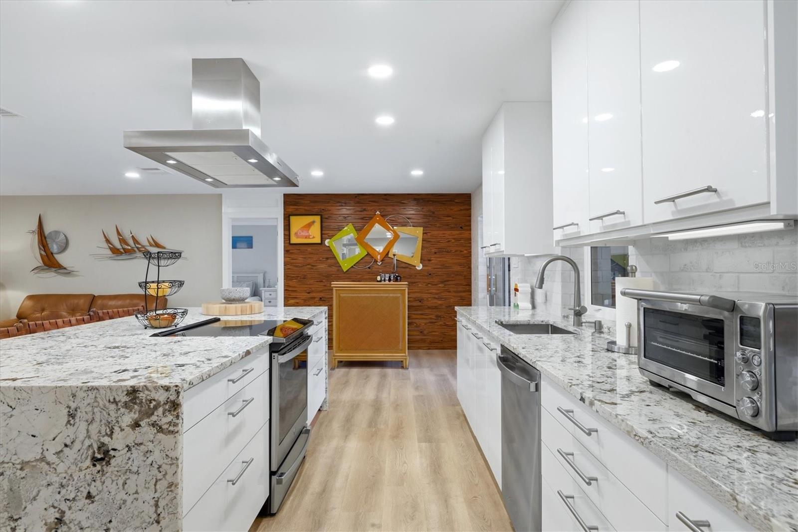 Listing photo id 8 for 440 Gate Drive