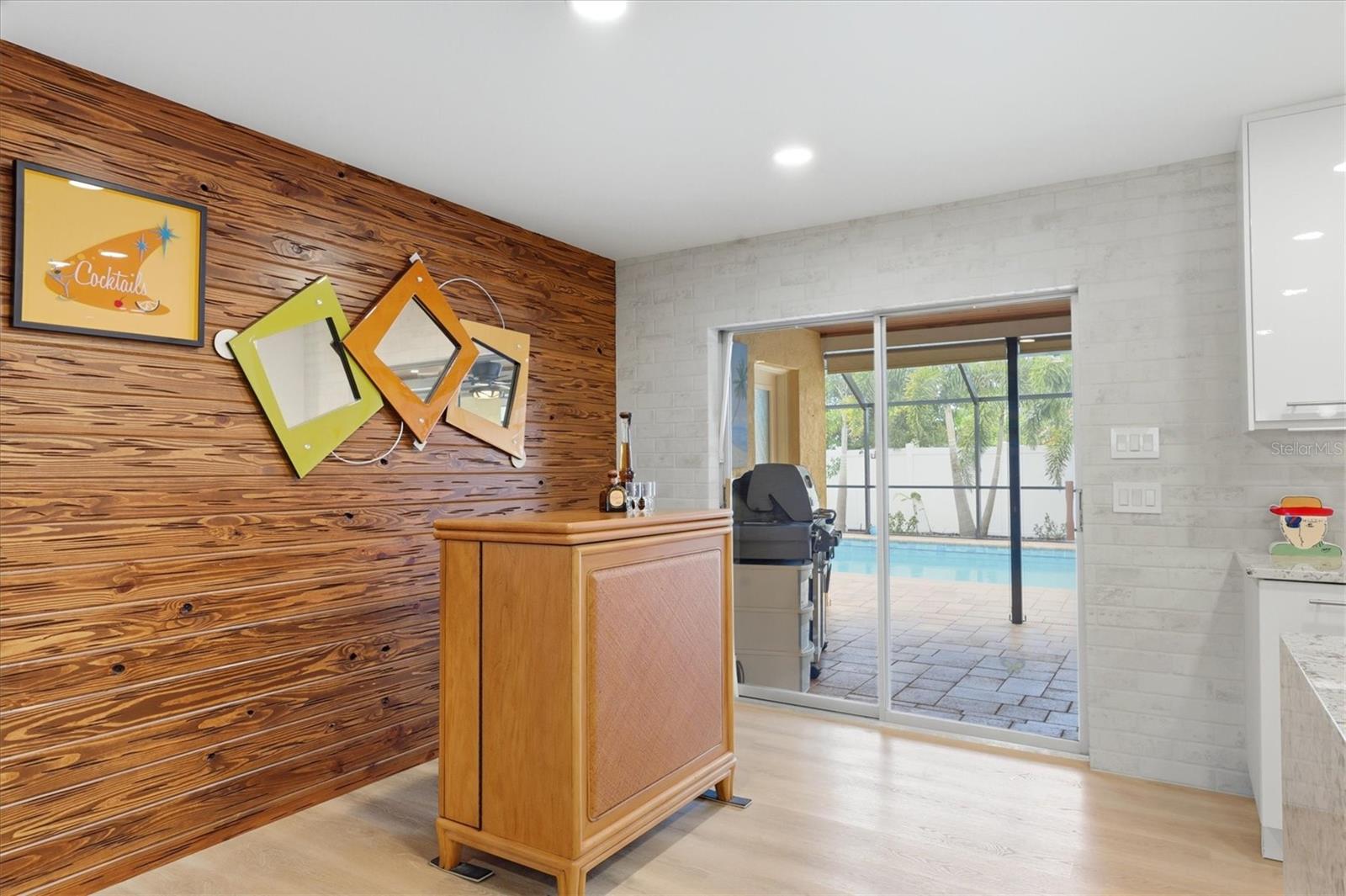 Listing photo id 9 for 440 Gate Drive