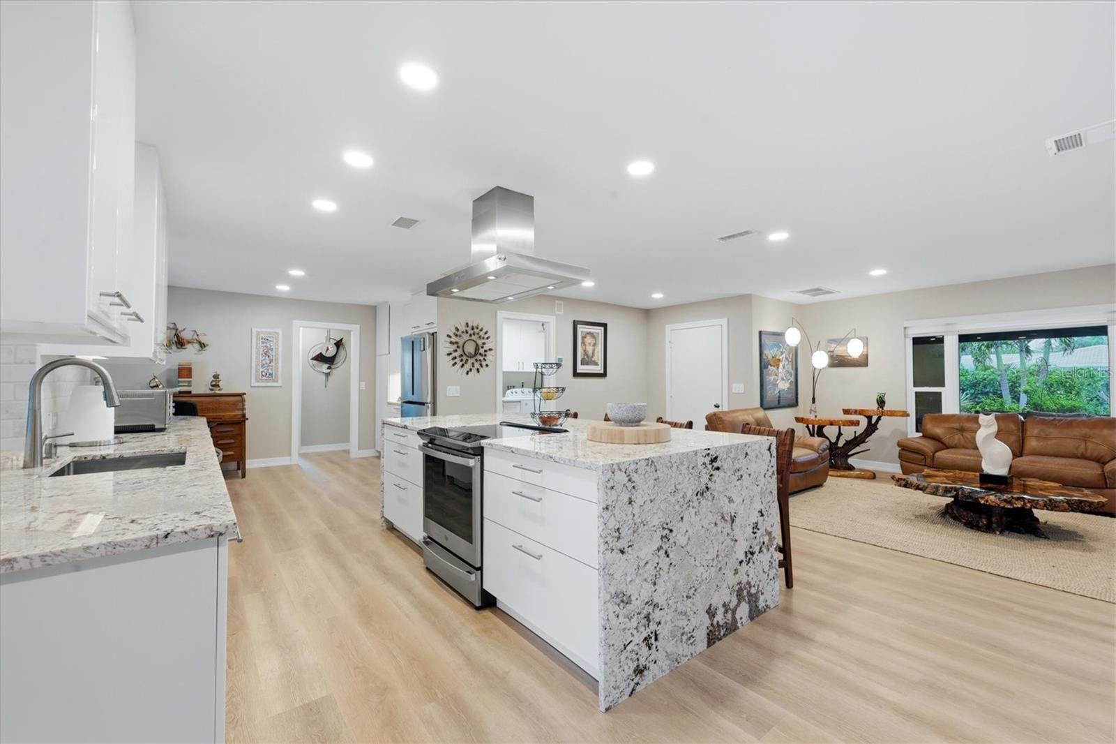 Listing photo id 12 for 440 Gate Drive