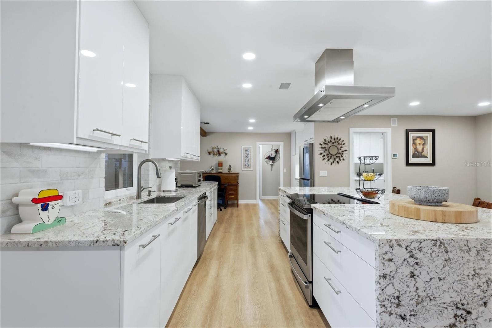 Listing photo id 13 for 440 Gate Drive