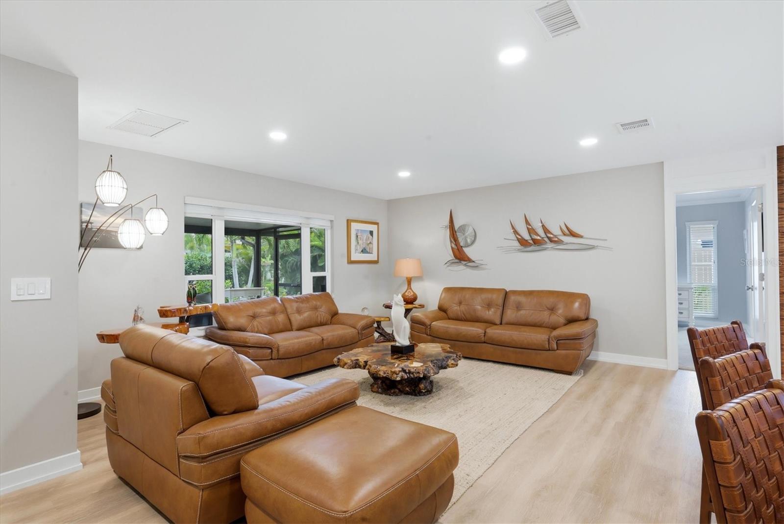 Listing photo id 15 for 440 Gate Drive