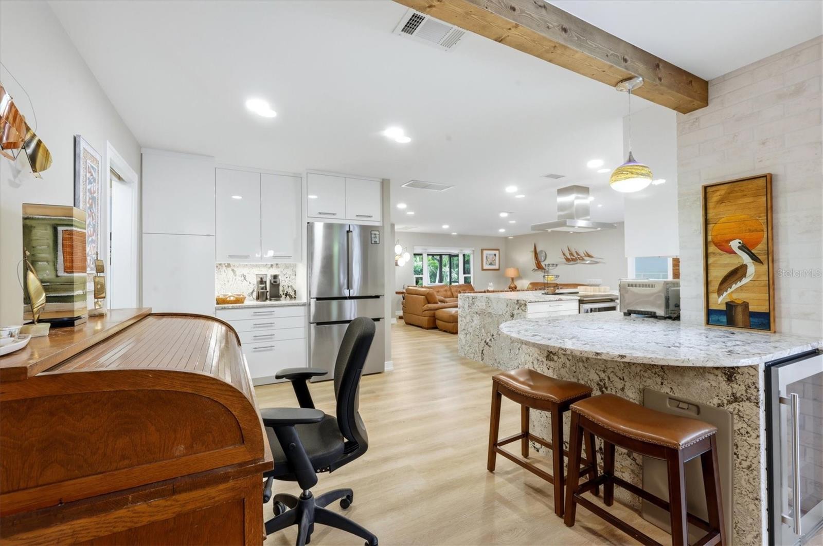 Listing photo id 18 for 440 Gate Drive