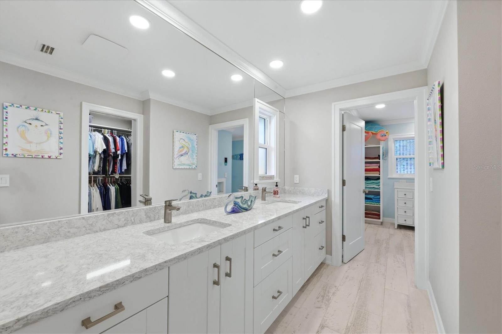 Listing photo id 23 for 440 Gate Drive