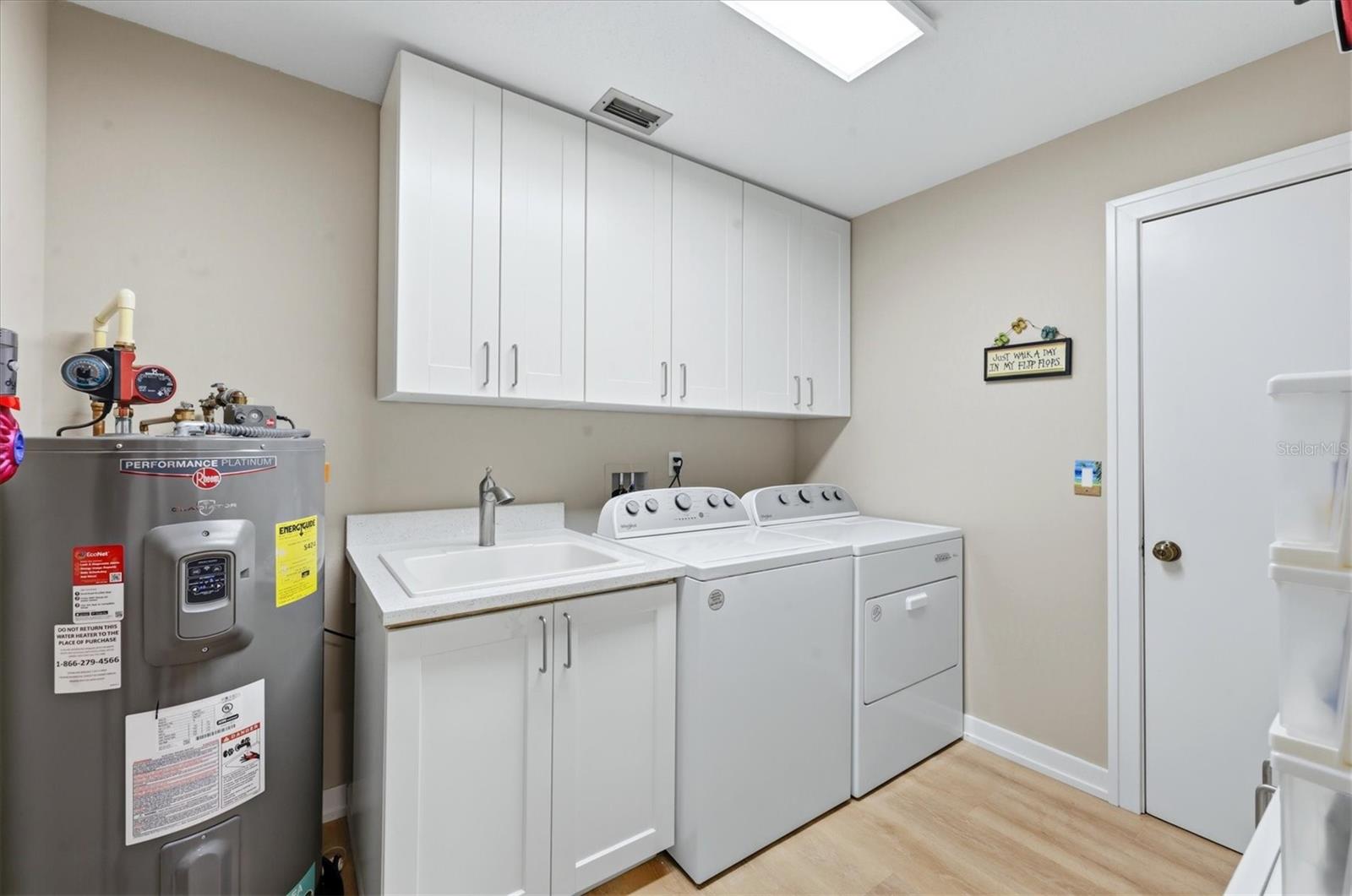 Listing photo id 32 for 440 Gate Drive