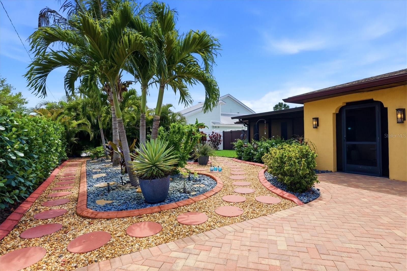 Listing photo id 2 for 440 Gate Drive