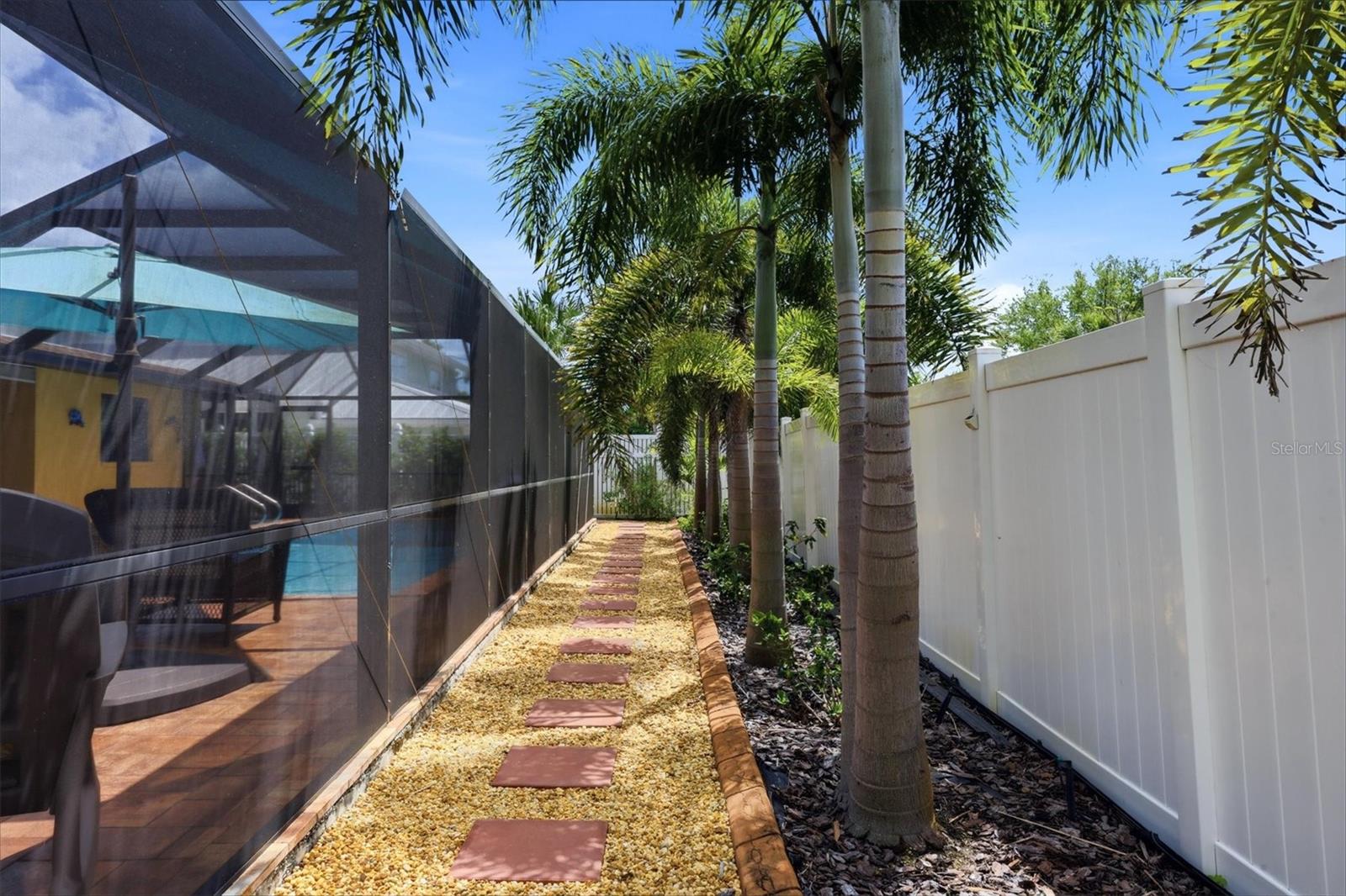 Listing photo id 41 for 440 Gate Drive