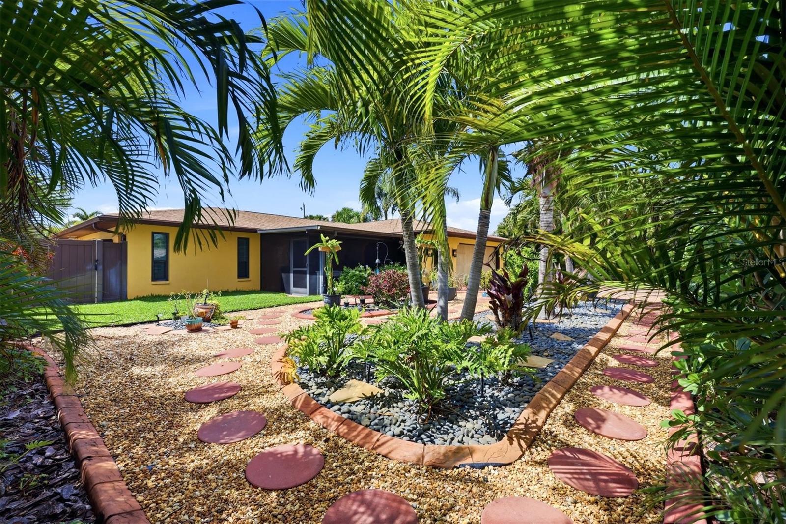 Listing photo id 44 for 440 Gate Drive