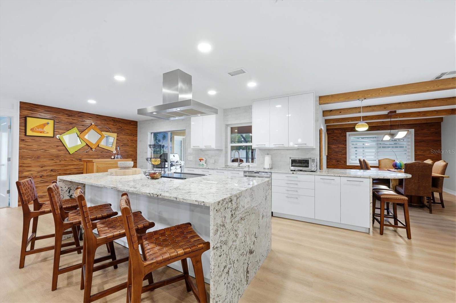 Listing photo id 6 for 440 Gate Drive