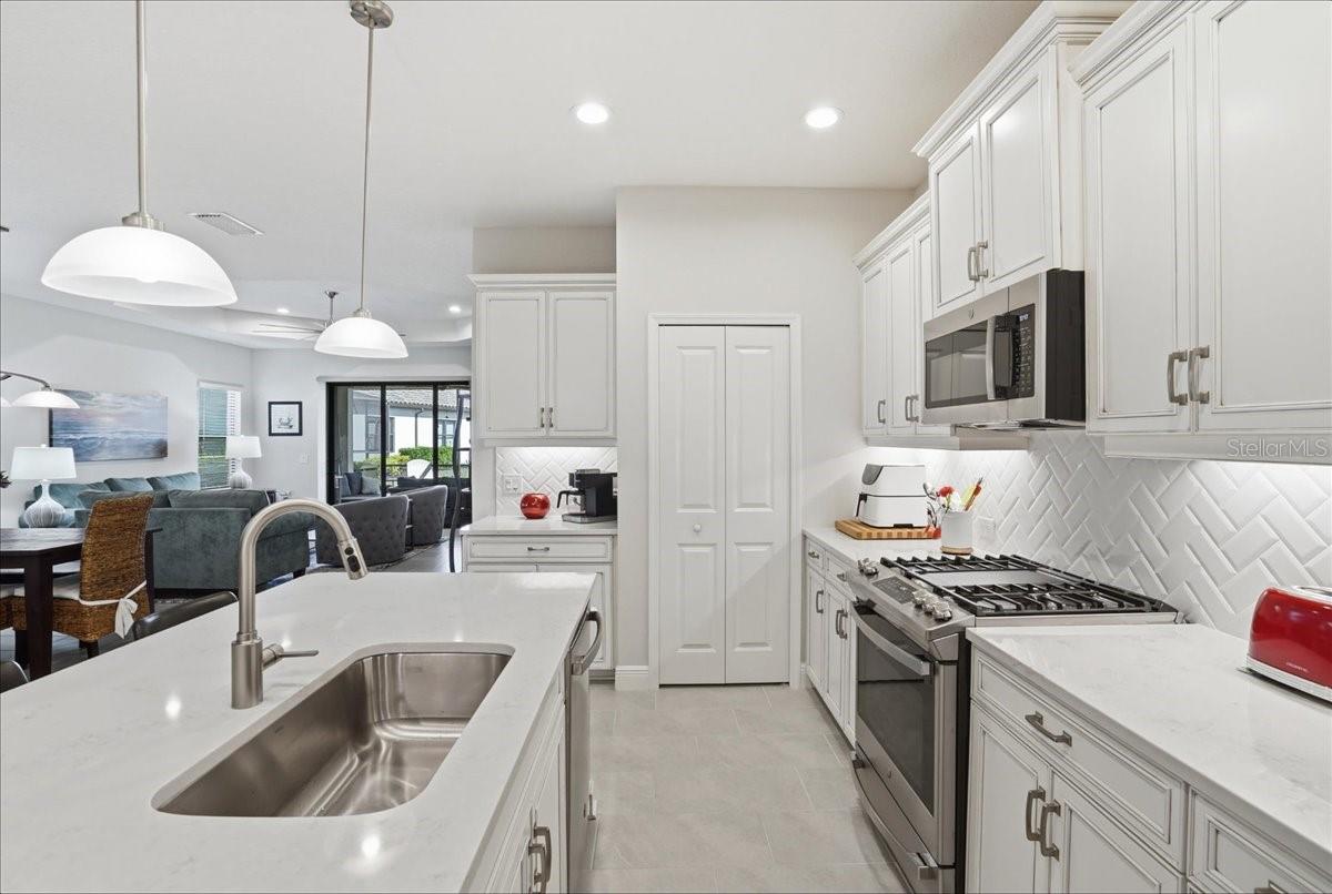 Image 12 of 58 For 27507 Janzen Court