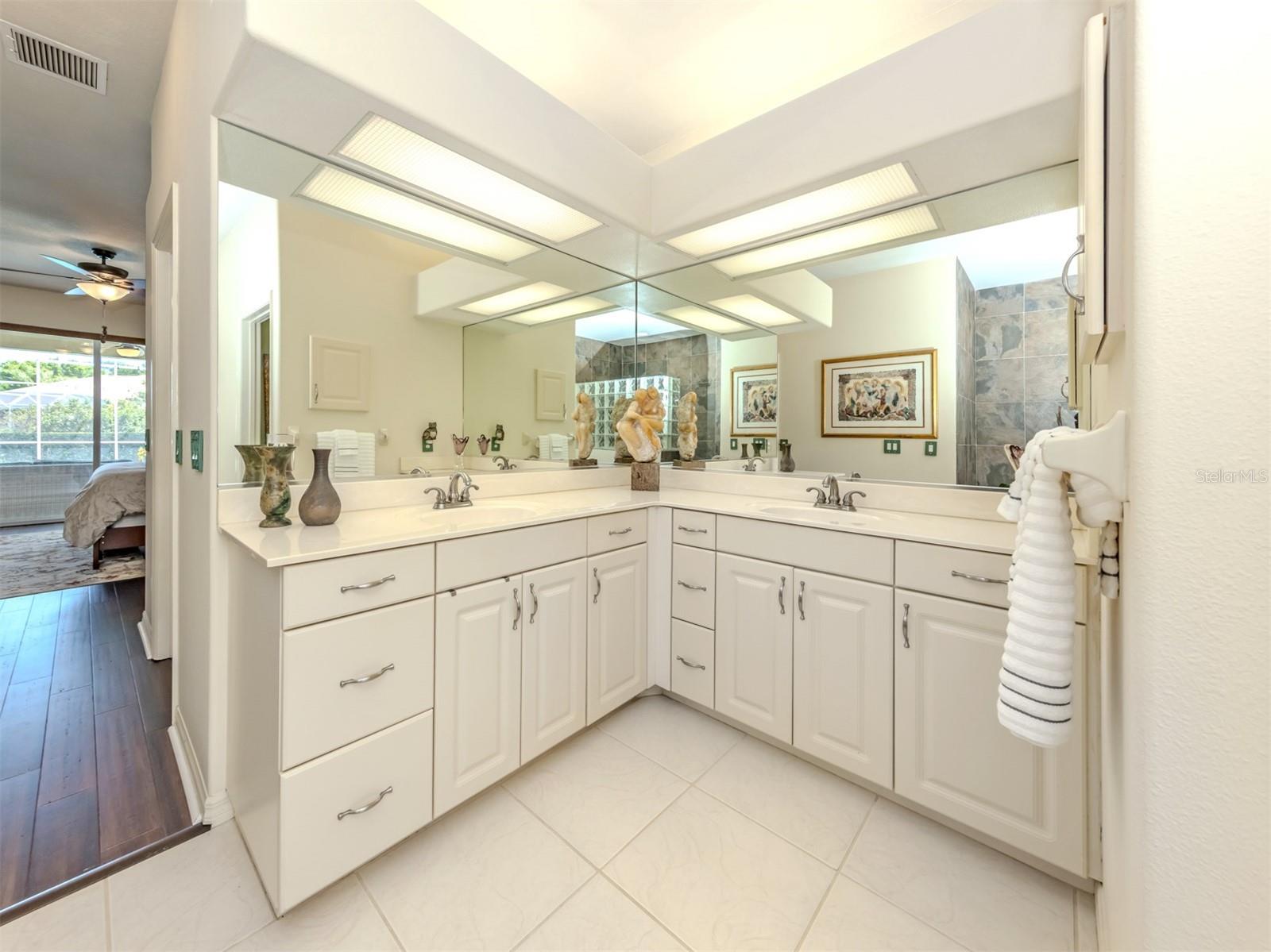 Image 22 of 60 For 2381 Sonoma Drive W