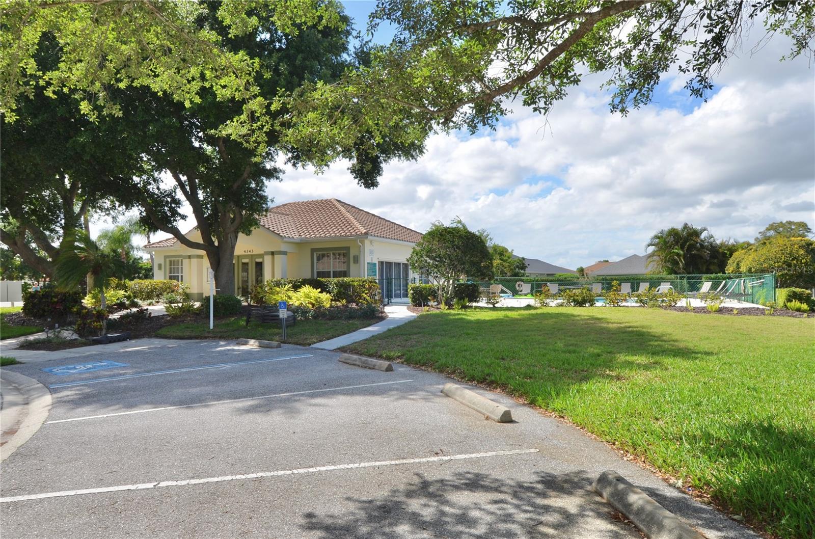 Image 68 of 81 For 5084 Winter Rose Way