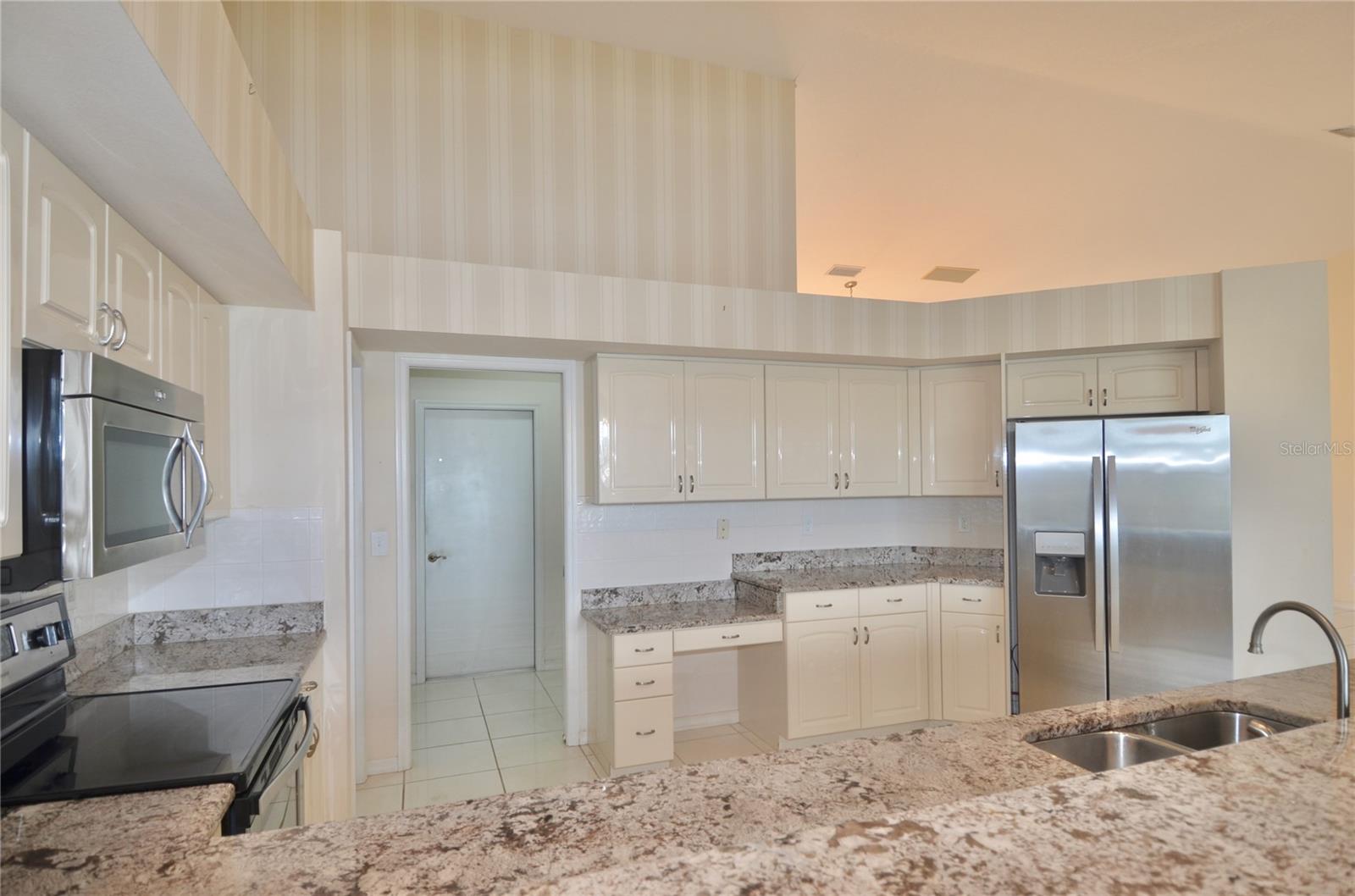 Image 9 of 81 For 5084 Winter Rose Way