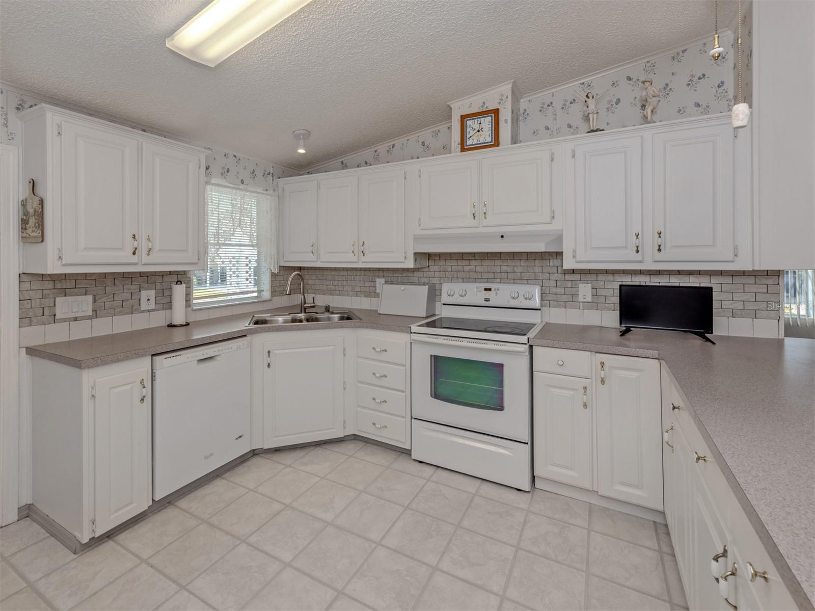 Image 15 of 63 For 553 Portside Drive