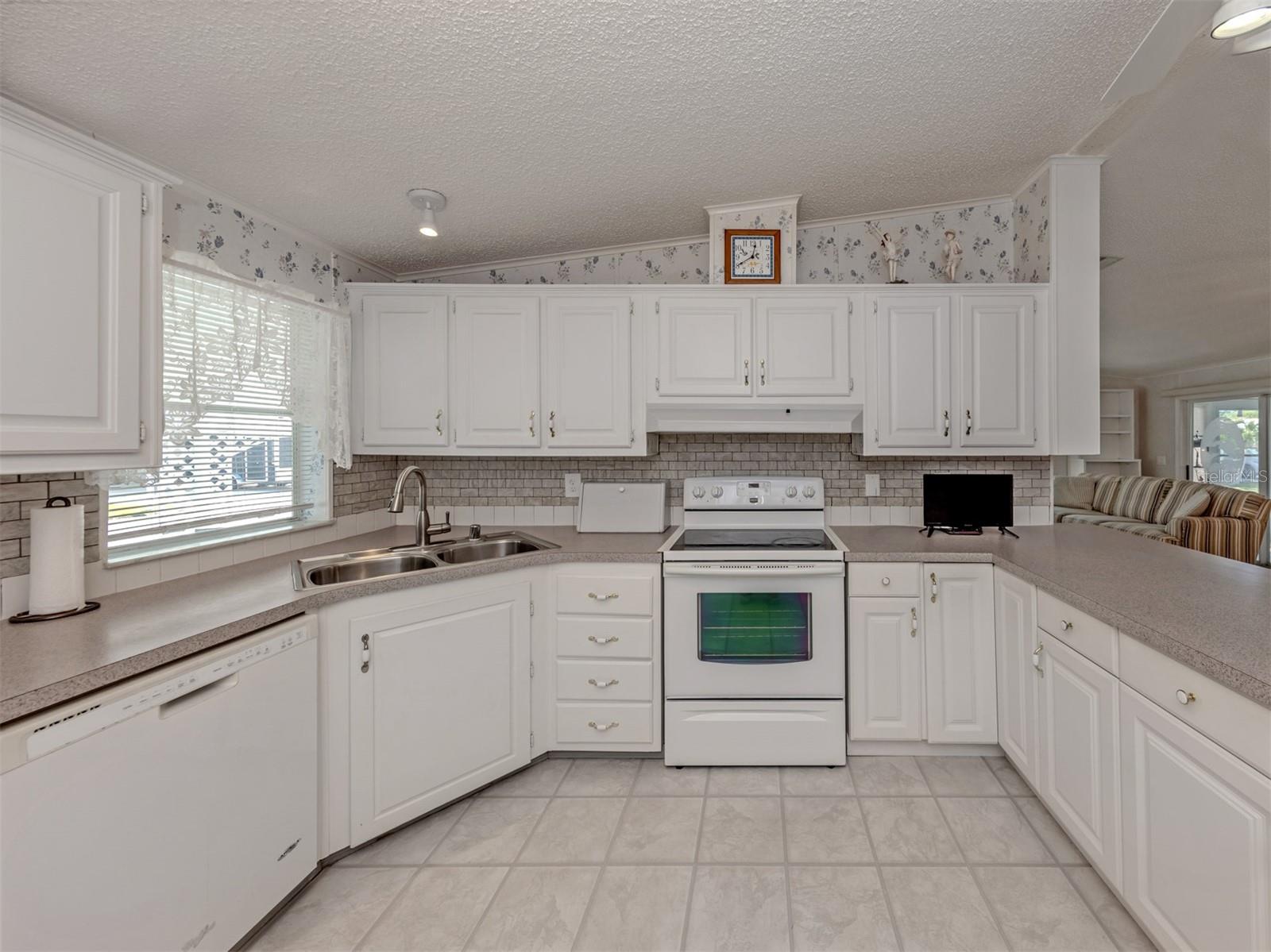 Image 16 of 63 For 553 Portside Drive