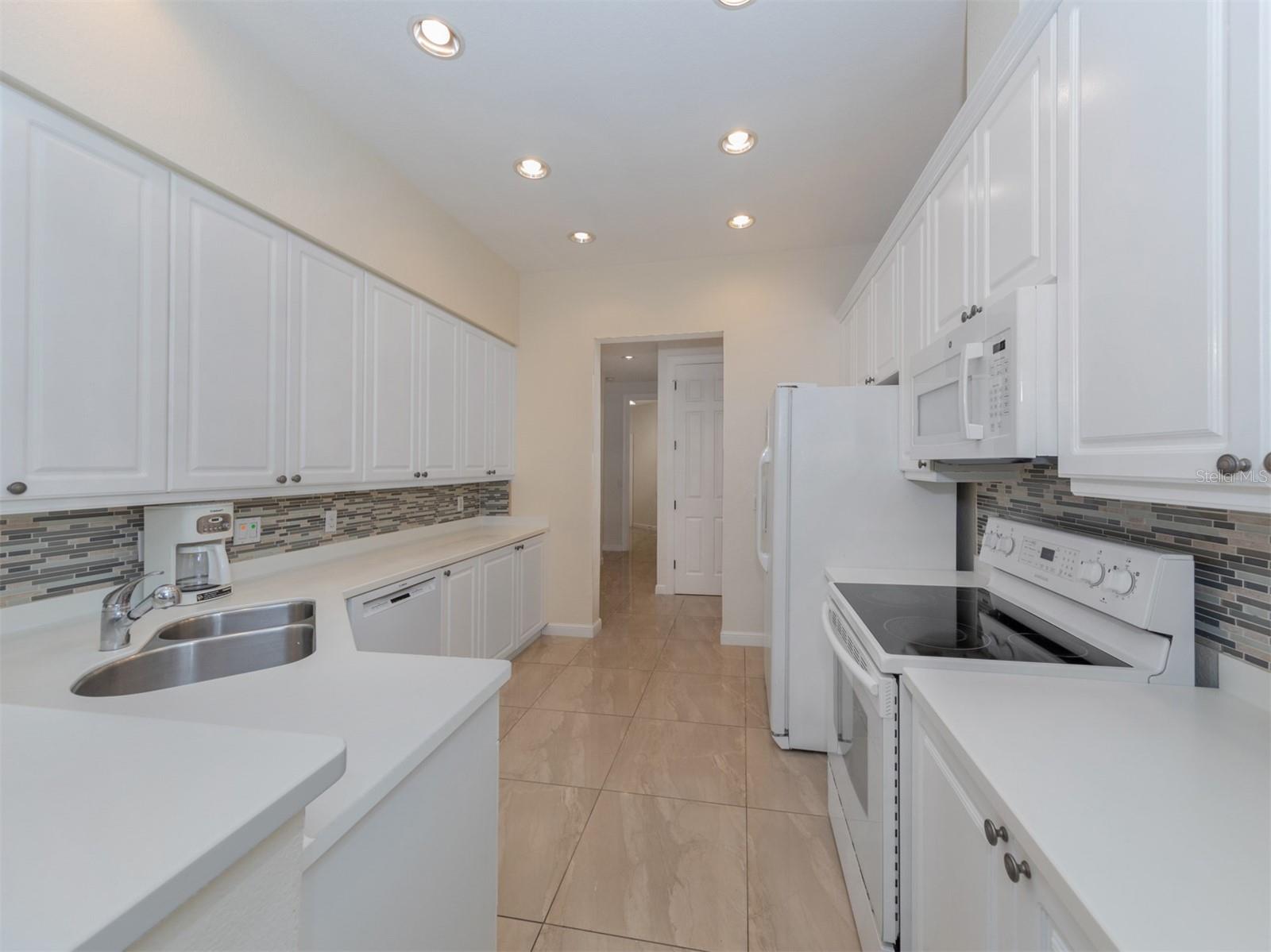 Image 17 of 73 For 5531 46th Court W 5531