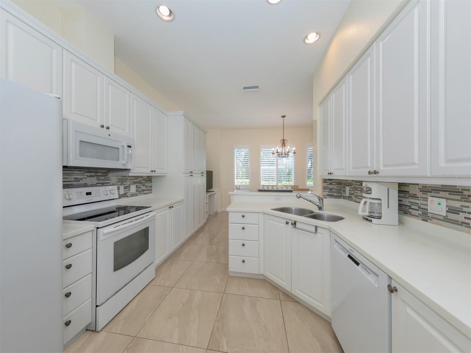 Image 18 of 73 For 5531 46th Court W 5531