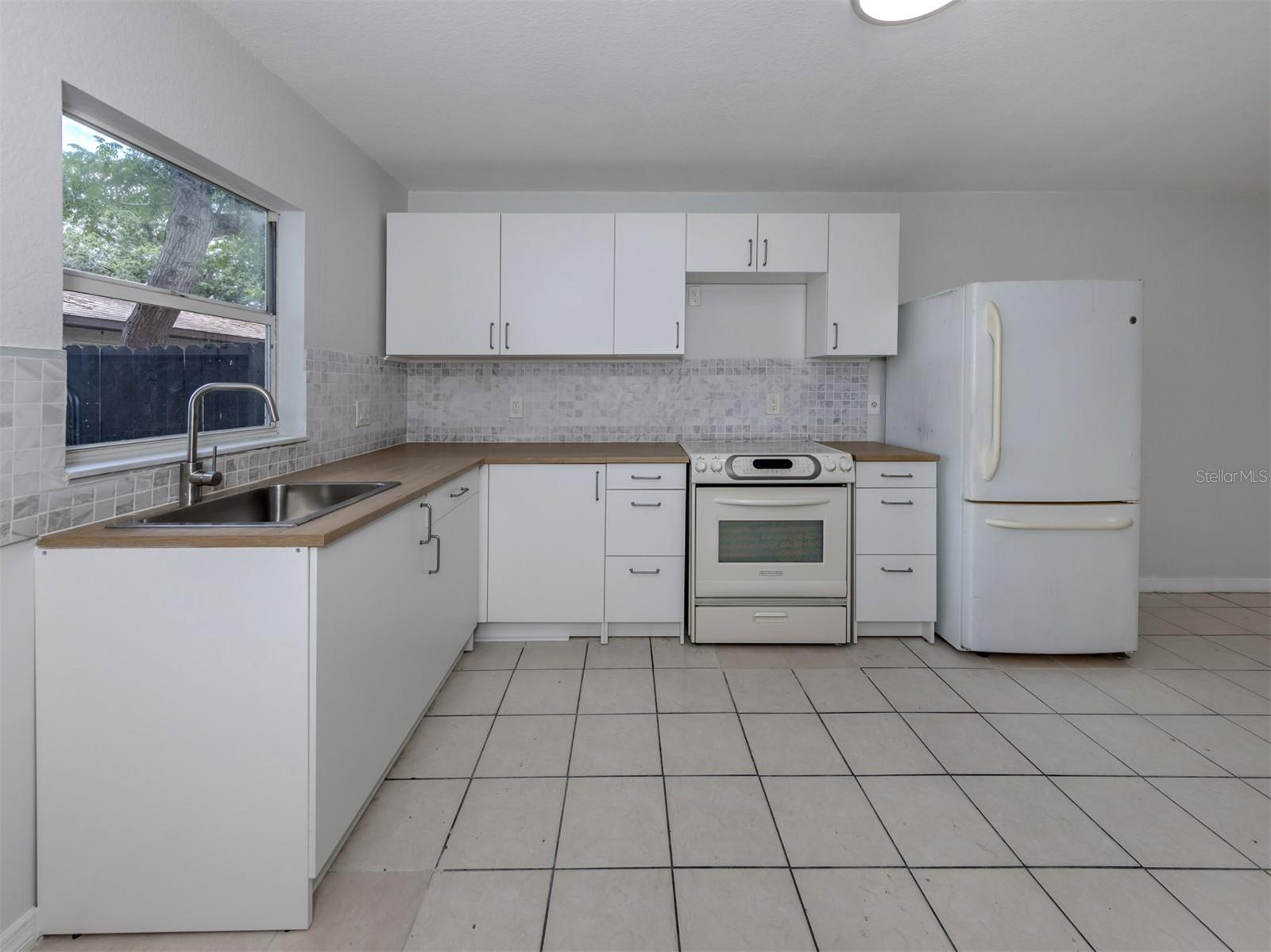 Image 18 of 79 For 5636 6th Street Court E