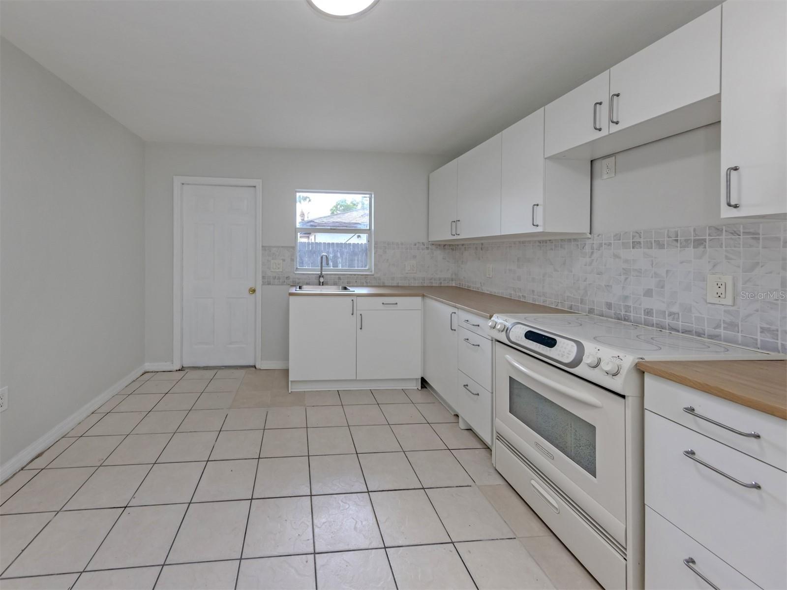 Image 20 of 79 For 5636 6th Street Court E