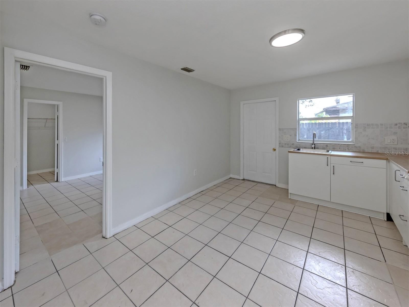 Image 21 of 79 For 5636 6th Street Court E