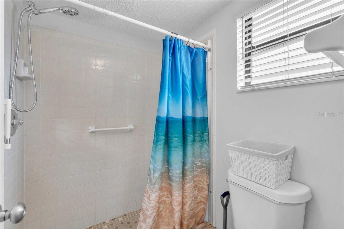 Image 22 of 35 For 380 Three Lakes Lane K